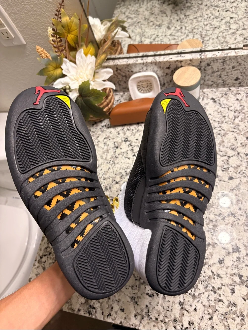 Jordan 12 taxi Men’s size 8